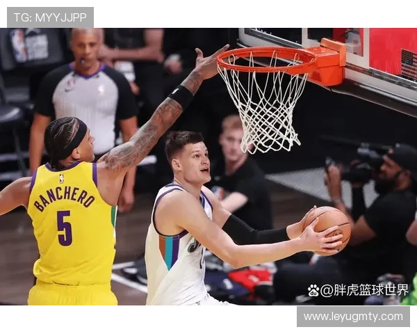 沃克·凯斯勒挡拆拉开空间助力球队提升关键时刻得分效率