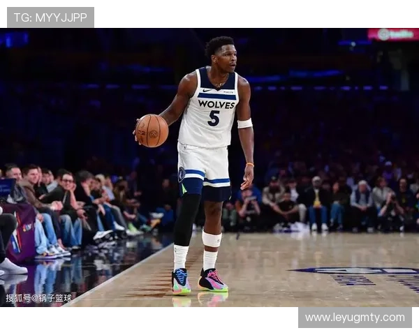 朱利叶斯·兰德尔挡拆进攻提升得分效率，拉开与前赛季差距明显