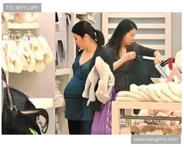 柳雅慧穿大牌逛超市，信号差都被她的包给抢了风头！